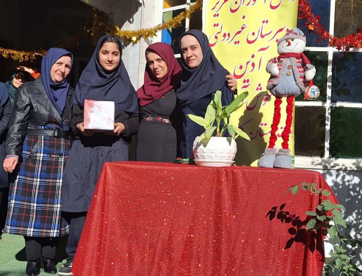 تجلیل از دانش آموزان ممتاز کارت صدآفرین آذین