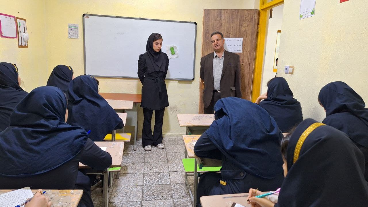 بازدید اداره کل آموزش و پرورش ناحیه یک رشت از دبیرستان دخترانه آذین