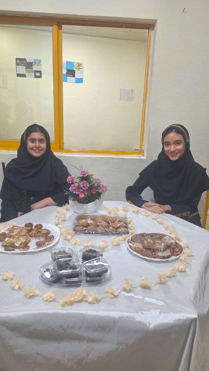 جشنواره غذای سالم و کارهای هنری_دستی دختران آذین