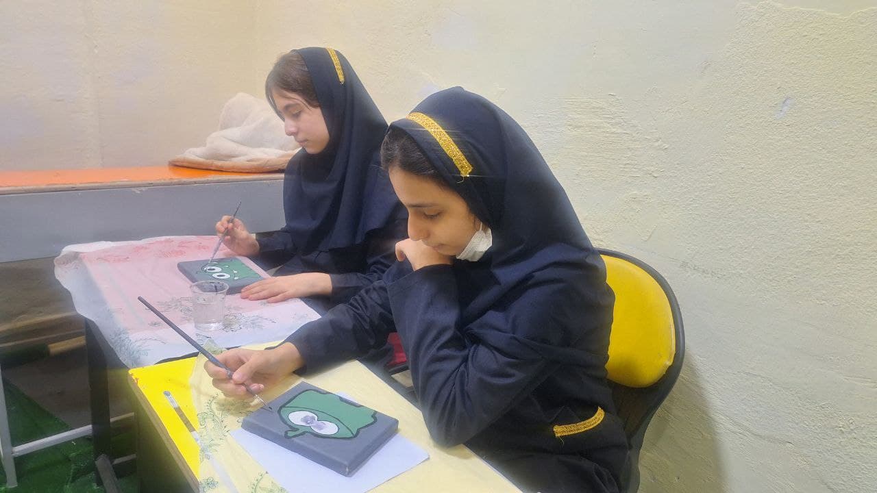 انجام کار رنگ و بوم در زنگ هنر زیر نظر دبیر مربوطه