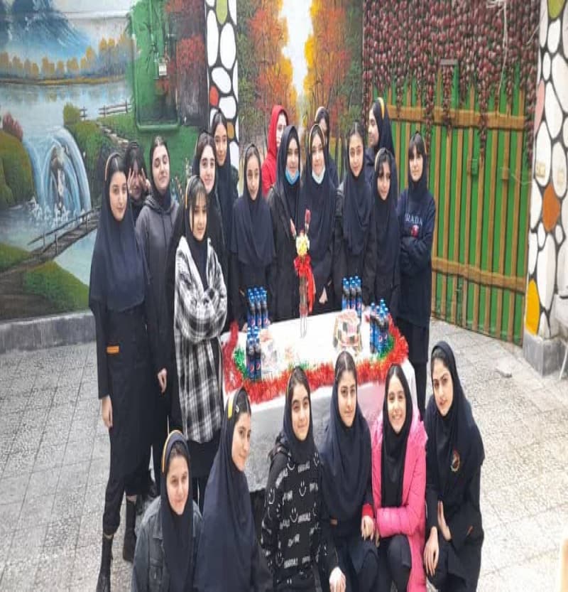 مراسم شب یلدا و پذیرایی از دانش آموزان